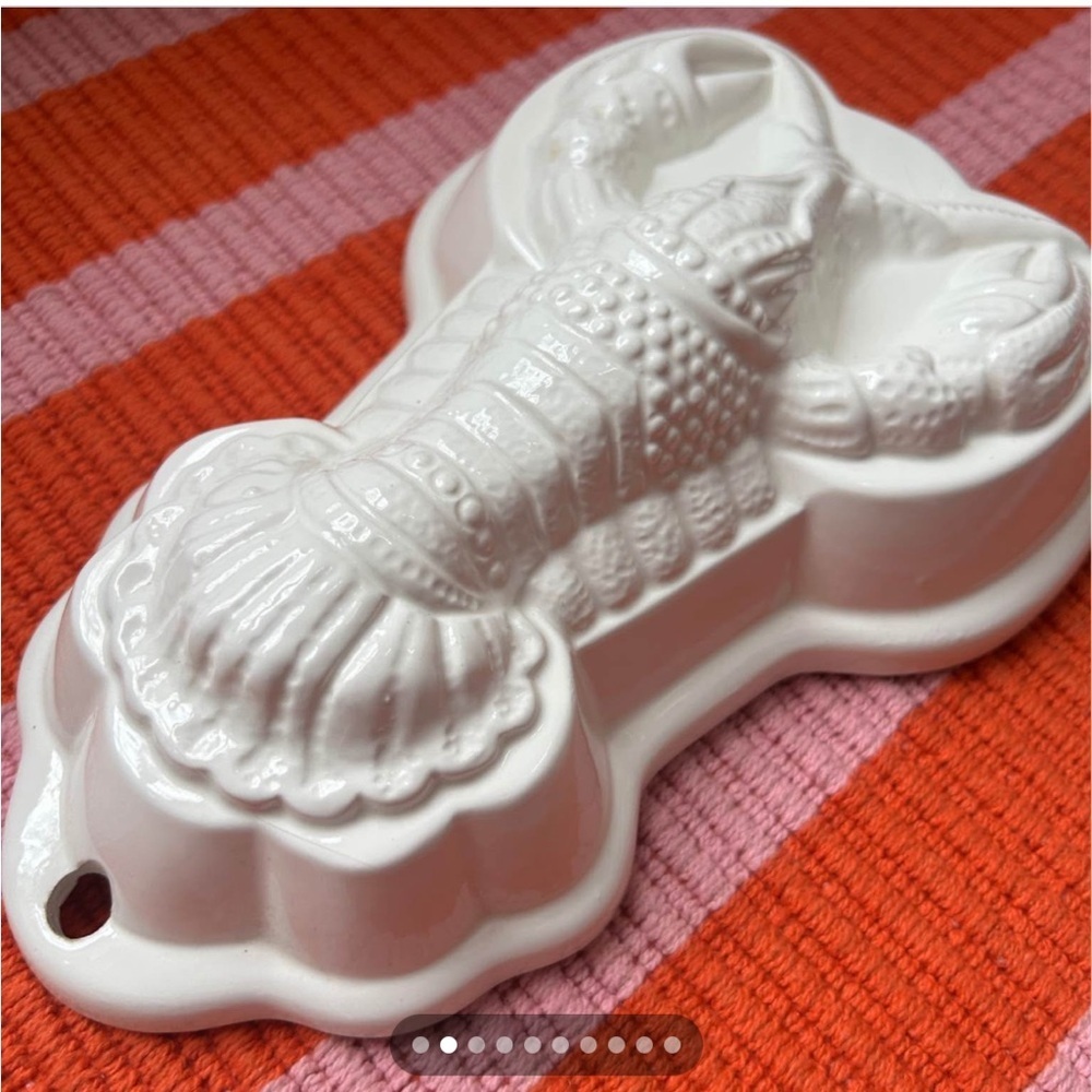EUC like new vintage white painted ceramic lobster decor. Nautical perfection! - Picture 2 of 8